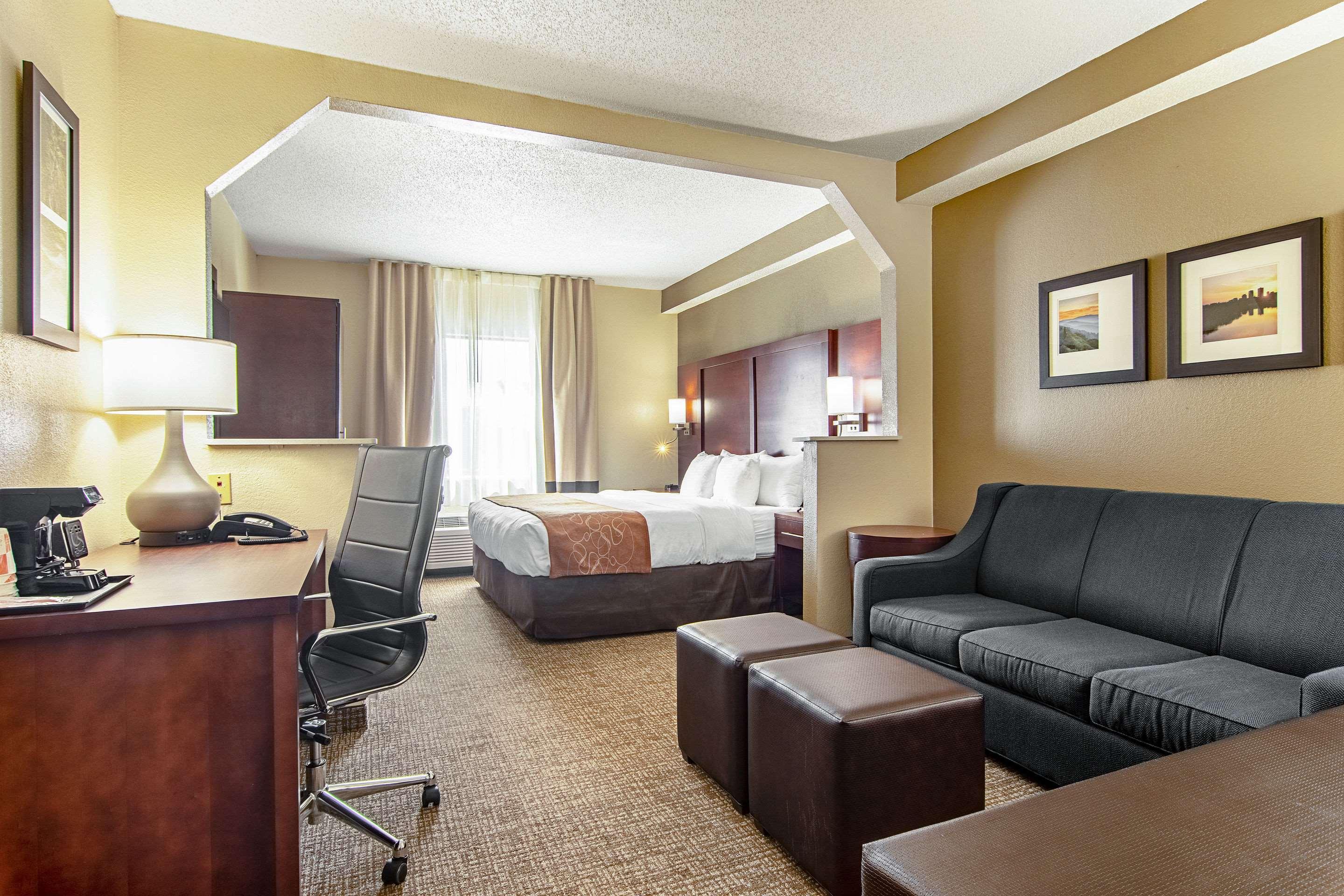 คอมฟอร์ท สวีทส์ แอร์พอร์ต Hotel อัลคอ ภายนอก รูปภาพ