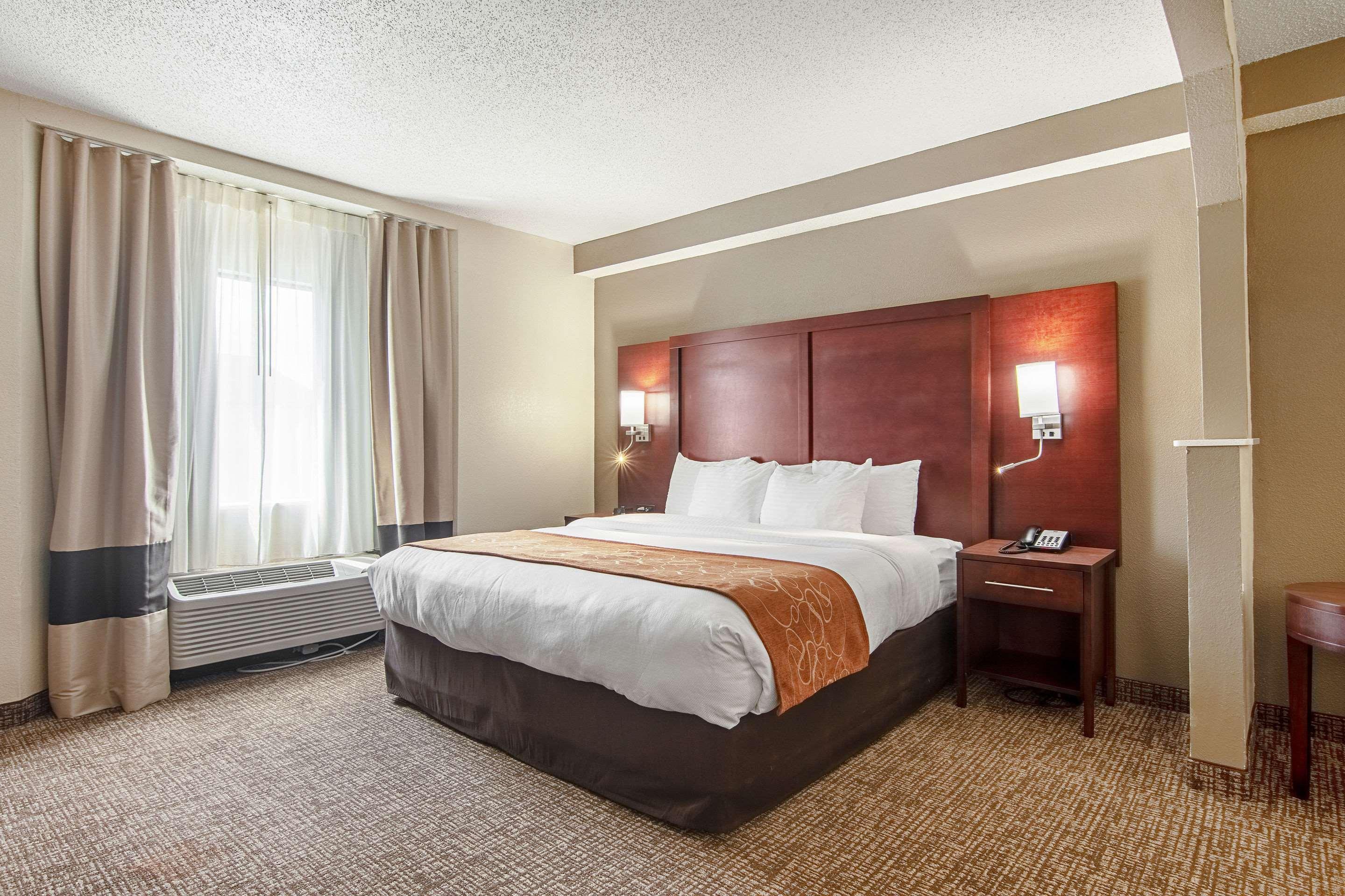 คอมฟอร์ท สวีทส์ แอร์พอร์ต Hotel อัลคอ ภายนอก รูปภาพ