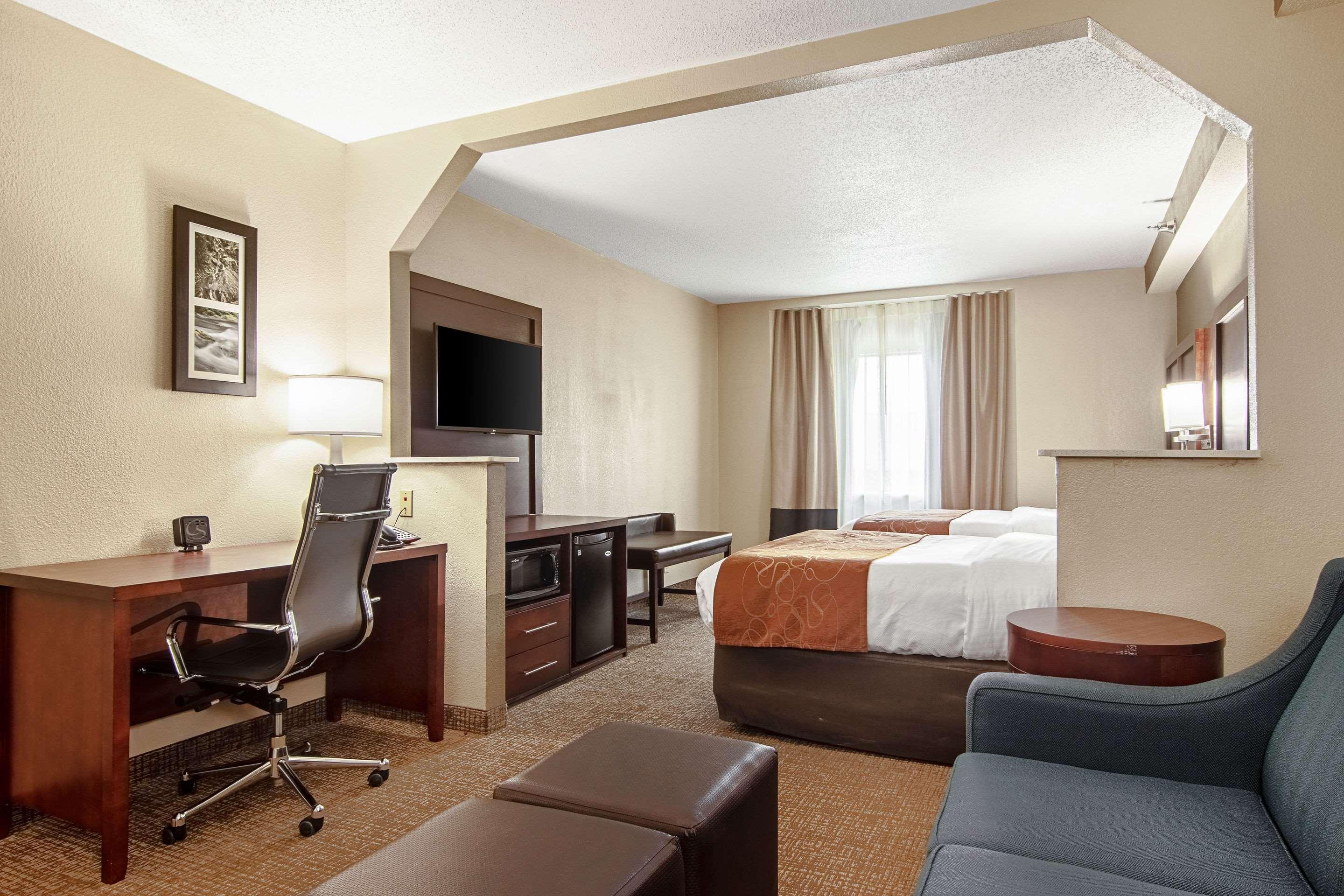คอมฟอร์ท สวีทส์ แอร์พอร์ต Hotel อัลคอ ภายนอก รูปภาพ