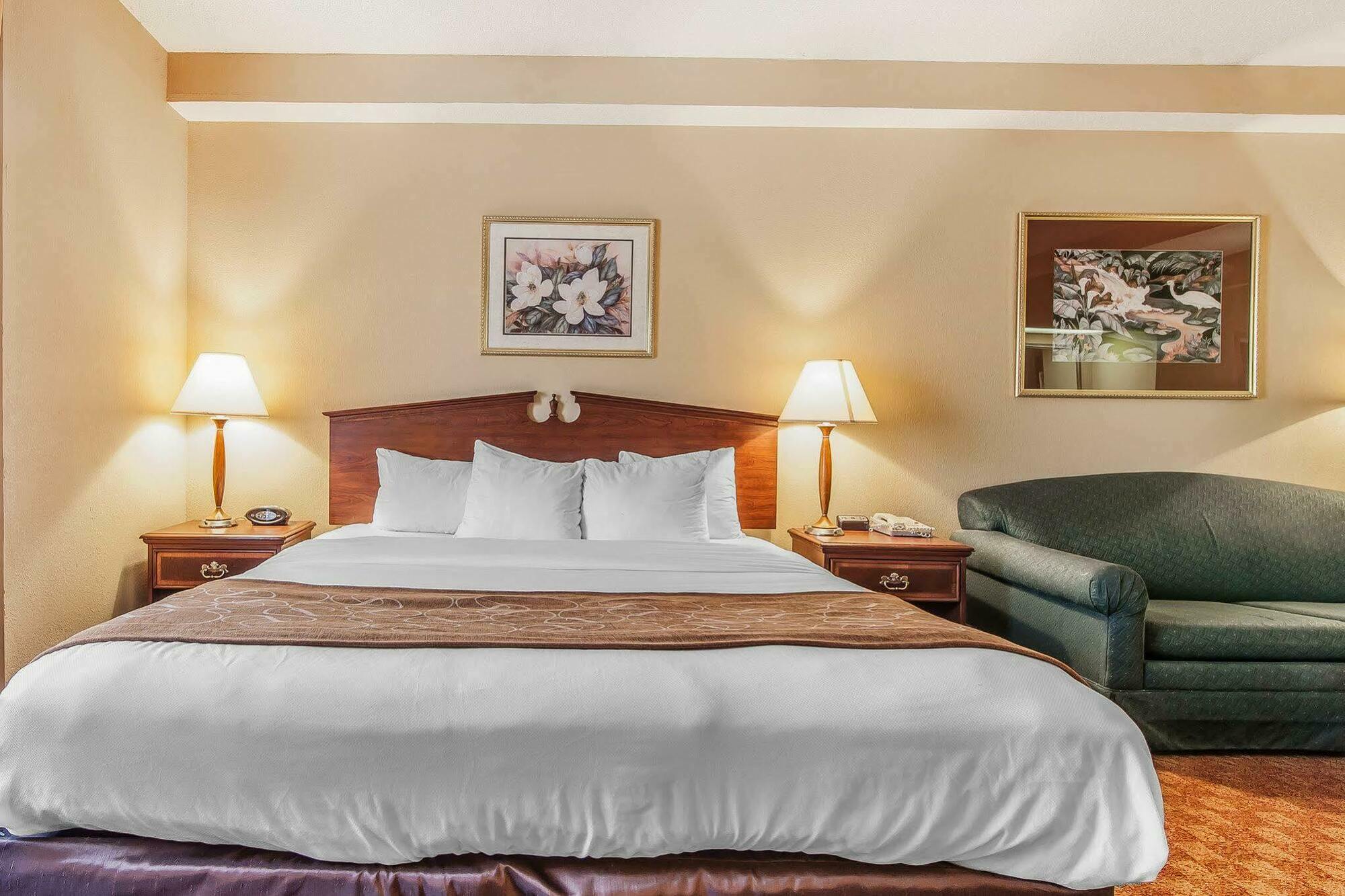 คอมฟอร์ท สวีทส์ แอร์พอร์ต Hotel อัลคอ ภายนอก รูปภาพ